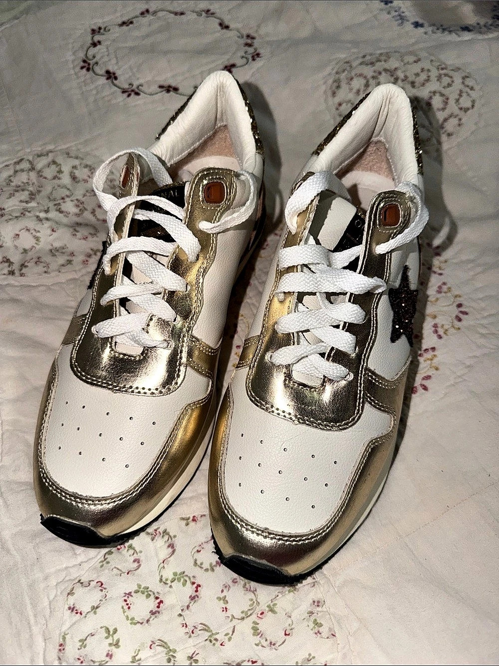Vintage Havana Gold & Cream Star Sneakers Like New size 7.5